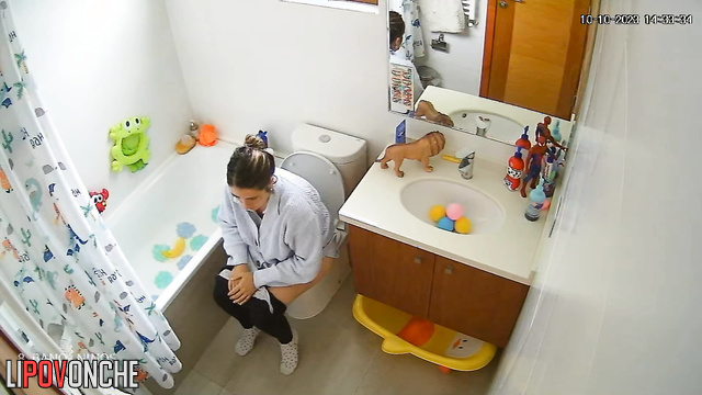 Stranger watched her pee - bathroom hidden camera