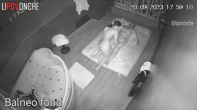 His wife couldn't even imagine that he went for an naked massage