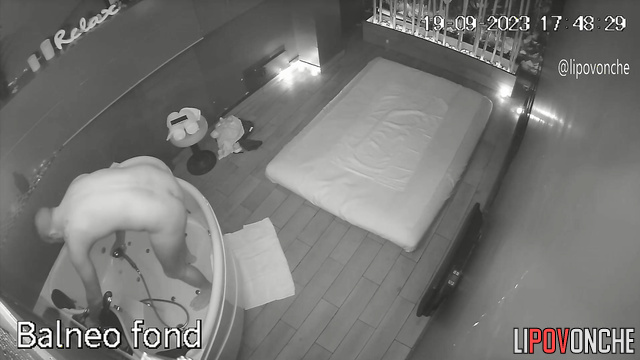 Only in this salon you can get such service, spy cam
