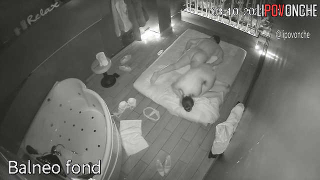 Naked massage between spouses (this should refresh their relationship)