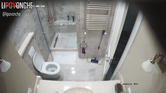 Busty woman quickly took a bath and went to her lover
