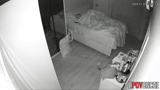Bearded man fucked a woman on the bed and cummed inside