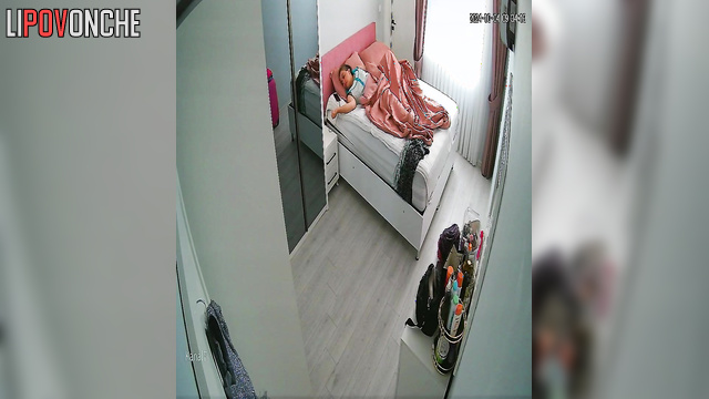 Mature lady masturbating in dreams, bedroom video