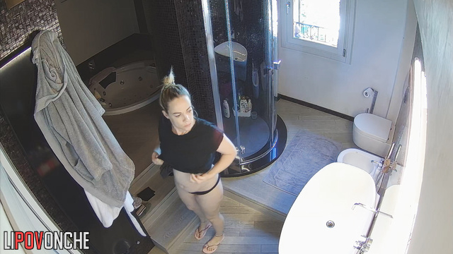 Blonde shaved her legs and didn't forget about pussy