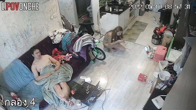 Couple is going to smell some powder (living room cam)