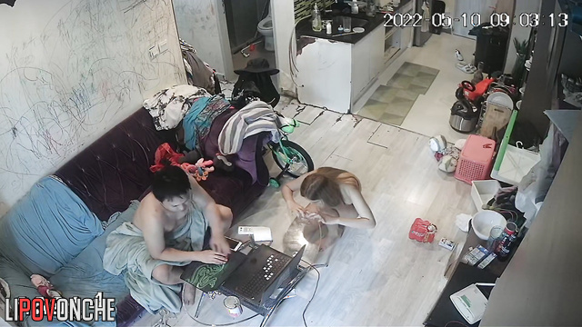 Couple is going to smell some powder (living room cam)