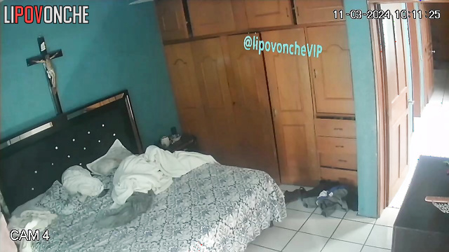 She always pleases her husband with blowjob after dinner