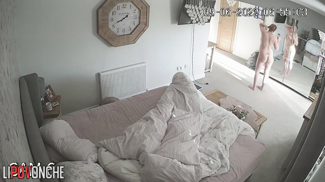 She took a photo of her body in underwear and sent it to lover