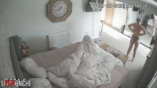 She took a photo of her body in underwear and sent it to lover