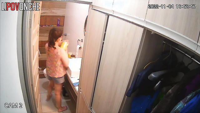 Naked oriental woman chatting with her ex in toilet (and getting so horny)