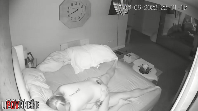 Cucky husband gives his babe a cunnilingus while she texting her lover