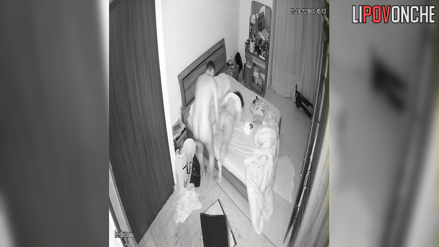 Guy prefers to fuck his partner and use a flashlight to look at her pussy