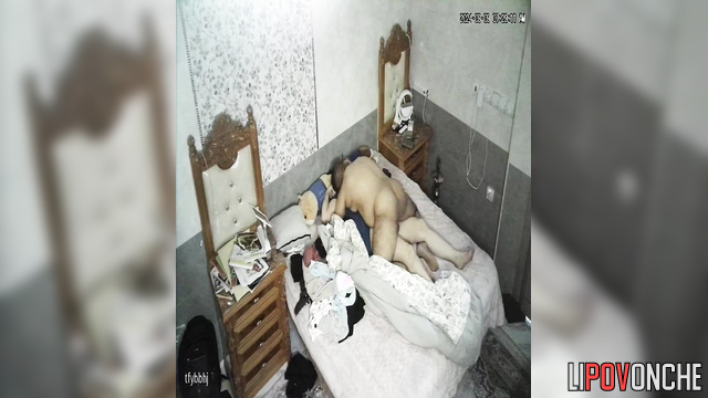 They don't mind that they are chubby (bedroom video)