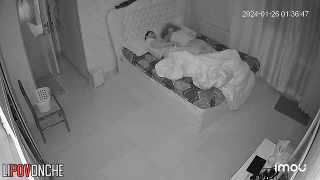 Couple teased each other in bed for a long time, but there was no sex