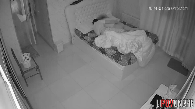 Couple teased each other in bed for a long time, but there was no sex