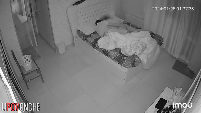 Couple teased each other in bed for a long time, but there was no sex