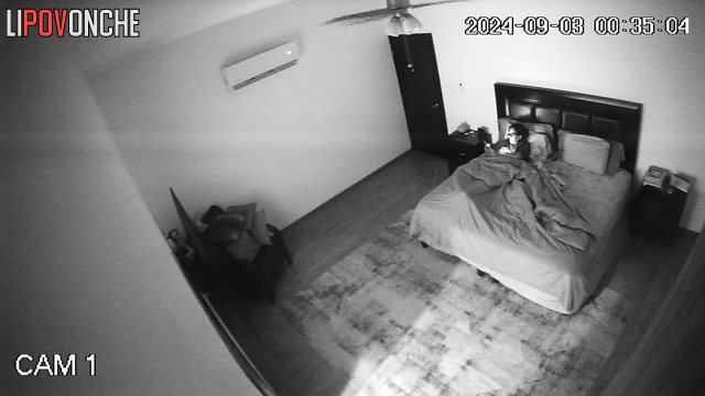 Wife stimulates her husband's cock so he can fuck her doggystyle