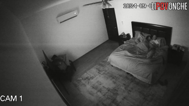 Wife stimulates her husband's cock so he can fuck her doggystyle