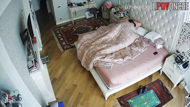 The sleepy mommy wanted to sleep, but her temperamental husband fucked her