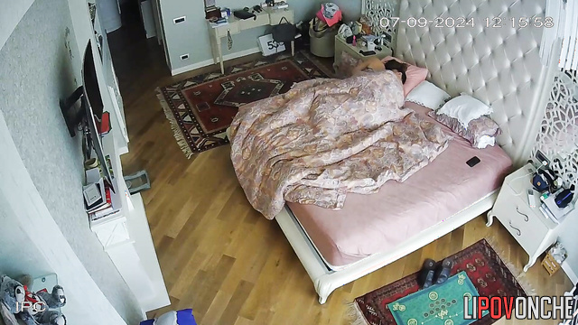 The sleepy mommy wanted to sleep, but her temperamental husband fucked her