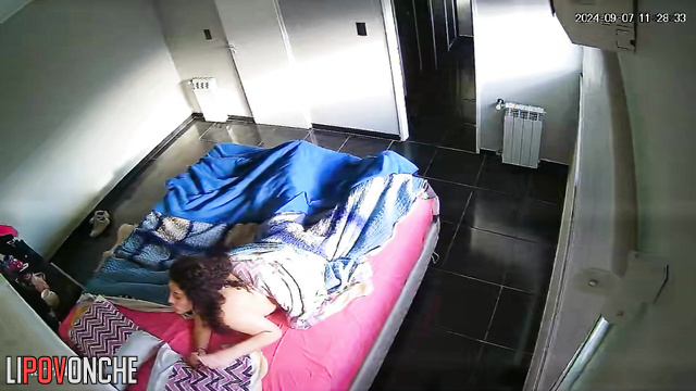 The curly-haired cutie woke up and gave herself a nice morning orgasm