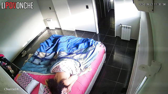The curly-haired cutie woke up and gave herself a nice morning orgasm