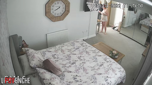 Chubby lover banged tattooed mommy while her husband was away from home
