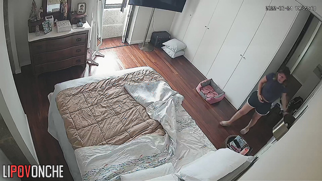 While watching new porn on her phone, the woman had a pleasant orgasm