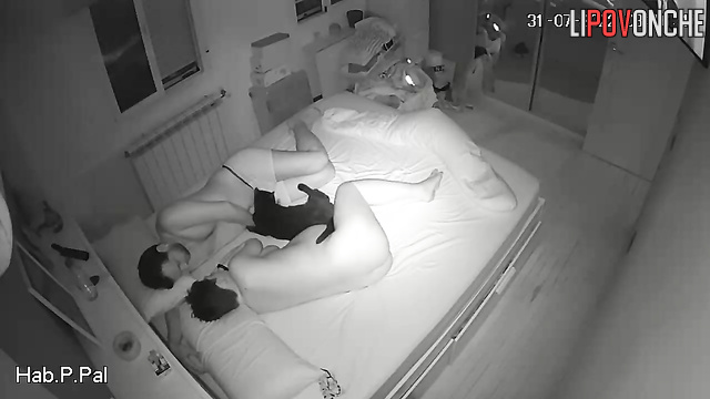 Naked pregnant mommy was brought to orgasm by her husband before bedtime