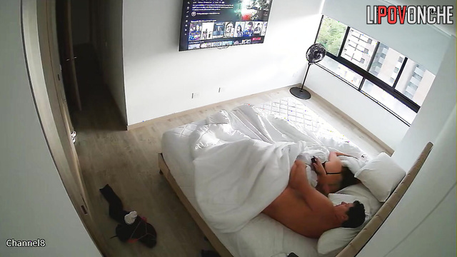 He fucked her hard under the blanket - bedroom cam