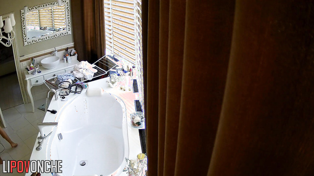 Beauty walks around the bathroom naked and gets nervous