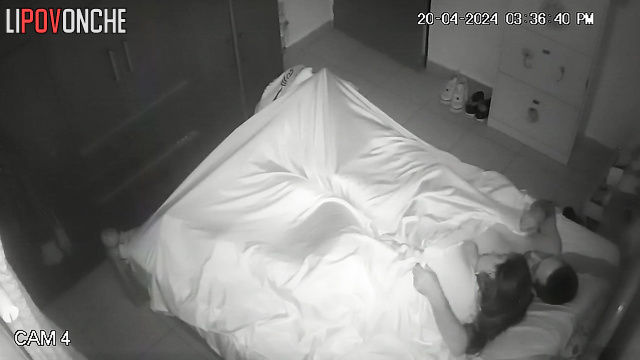 She likes to do things like this with his cock / hidden cam