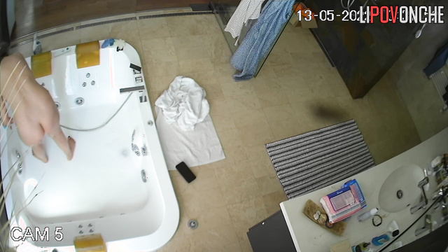 She decided to shave pussy before a date / bathroom cam