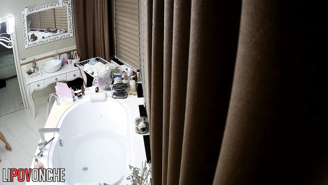 Bathroom is the best place to chat with her fuckers