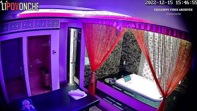 Asian whore washed his hair and then make him massage