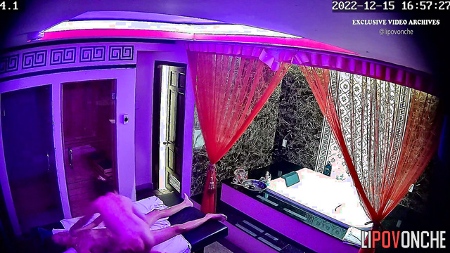 Asian whore washed his hair and then make him massage