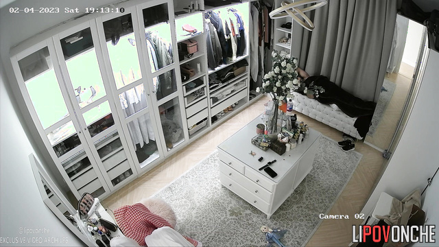 Amazing blowjob in the dressing room - hidden camera