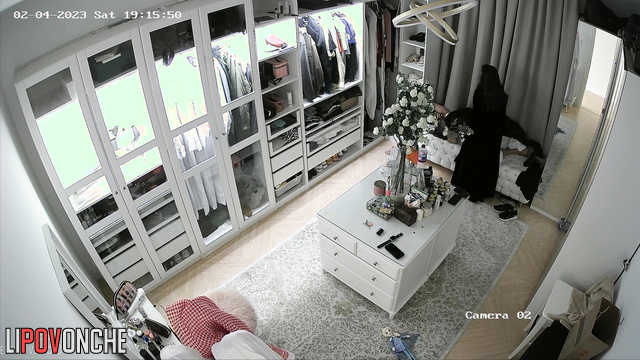 Amazing blowjob in the dressing room - hidden camera