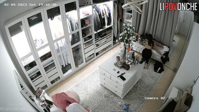 Amazing blowjob in the dressing room - hidden camera