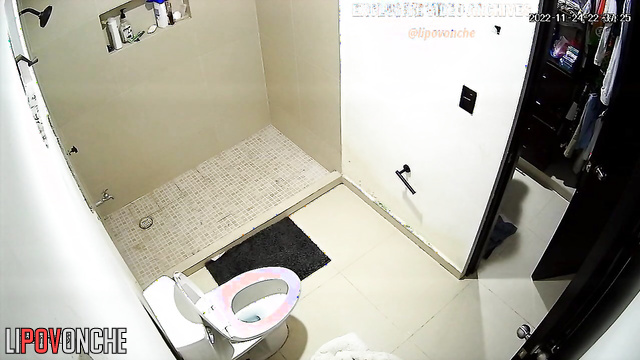 This is how her morning goes on the toilet (spy cam)