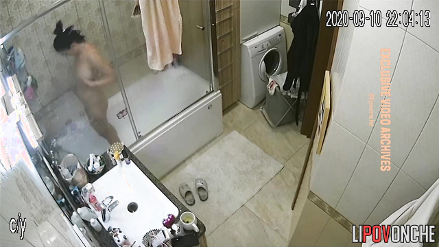 This hot chick doesn't know that you are looking how she washes
