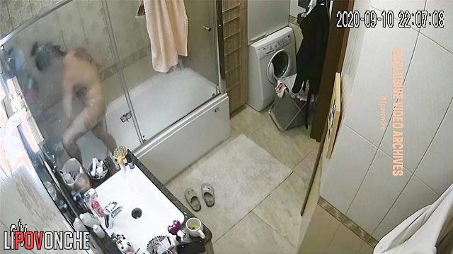 This hot chick doesn't know that you are looking how she washes