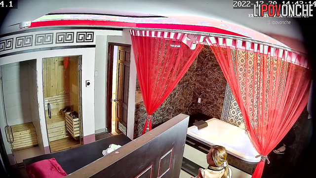 Adventures of two sexy ladies in Asian salon (they have fun)