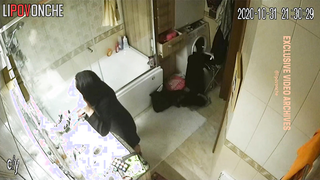 This woman is both sexy in clothes and without [hidden camera in bath]