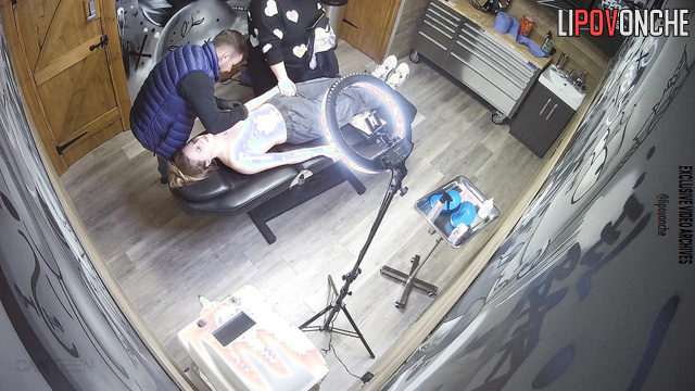 Blonde takes off her lingerie to pierce her nipples in salon
