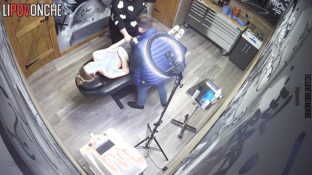 Blonde takes off her lingerie to pierce her nipples in salon