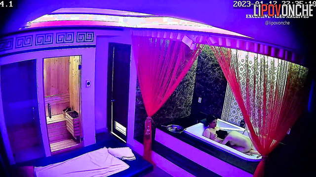 Sklfull women in this salon show their best skills in sex