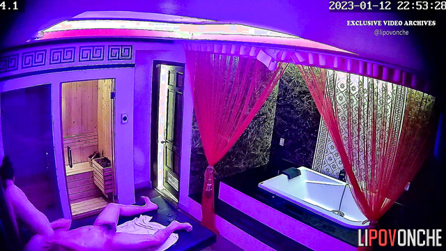 Sklfull women in this salon show their best skills in sex