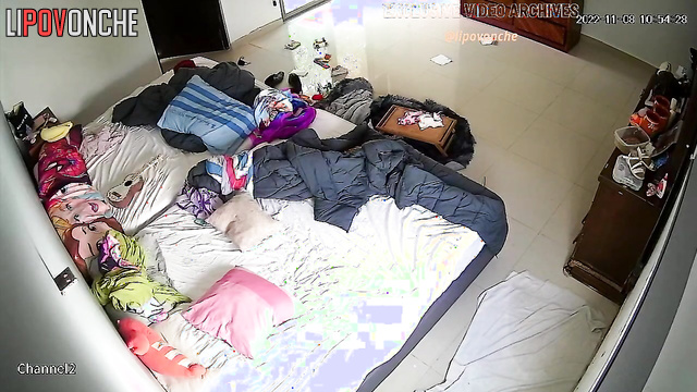 Fat husband fucks his chubby wife while she talks on the phone