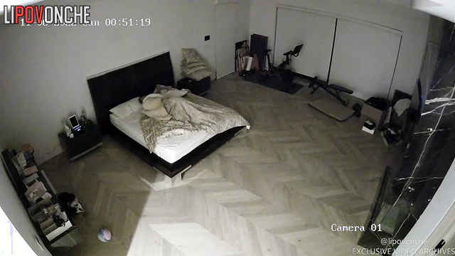 Lady sweated for a long time over his cock in the bedroom